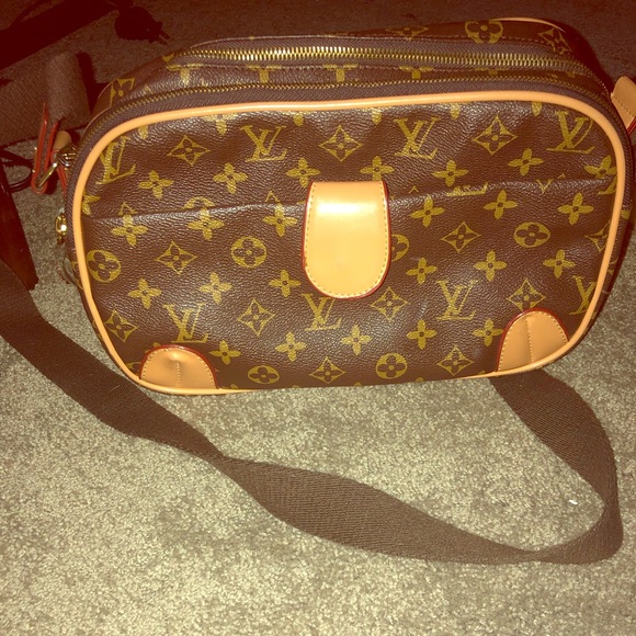 AUTHENTIC Louis Vuitton Cross Body Bag - Picture 1 of 2